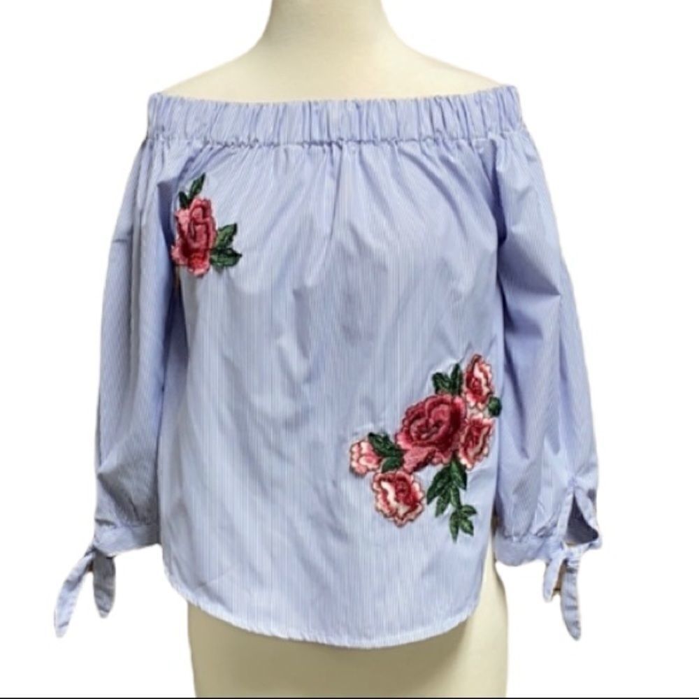 Style House Embroidery Off shoulder Blue top Size Medium NWOT